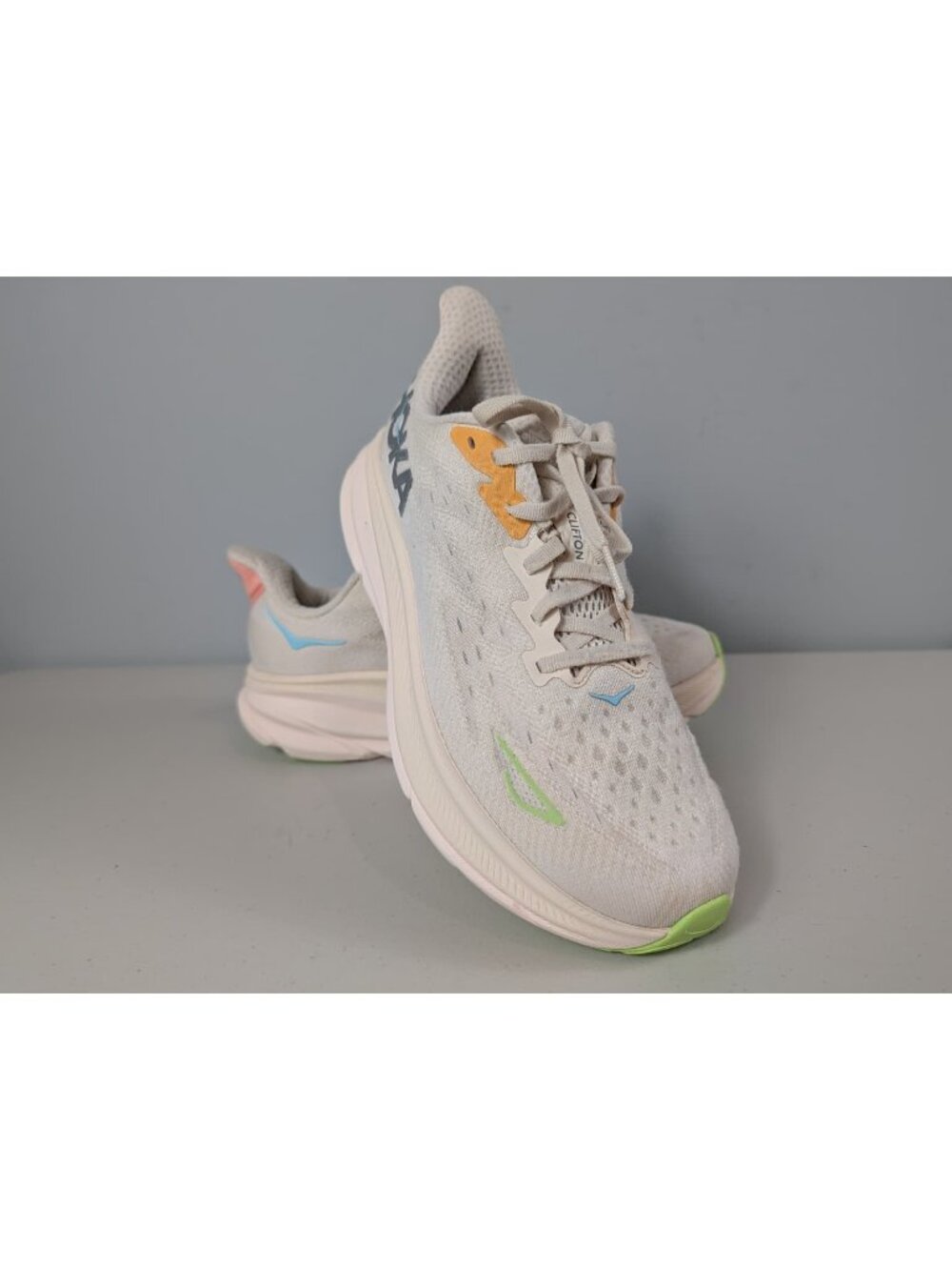 Hoka One One Clifton 9 sneakers in light gray women's size 8.5D